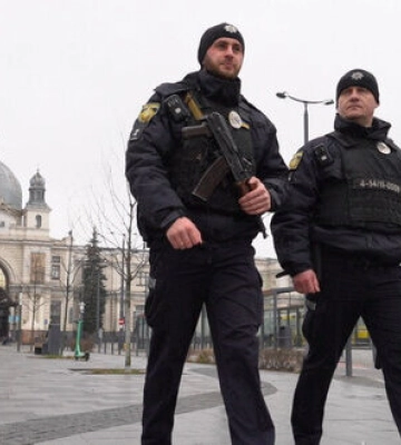 Заходи безпеки біля адмінбудівель посилили на Львівщині, - поліція