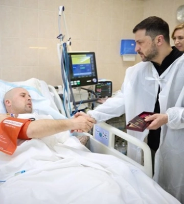 Зеленский приехал в Днепр и посетил госпиталь