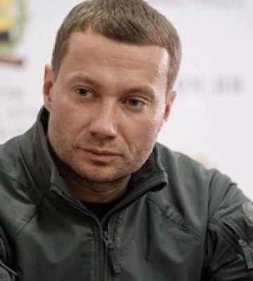 Жена подозреваемого в незаконном обогащении главы АМКУ продала квартиру в Горловке и зарегистрировала свою торговую марку