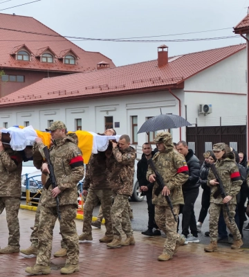 У Тячеві прощалися із загиблим Героєм