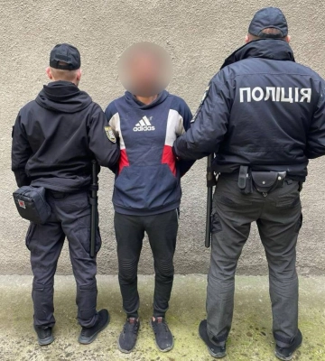 У Виноградові затримали чоловіка, який побив свого знайомого: потерпілий у реанімації