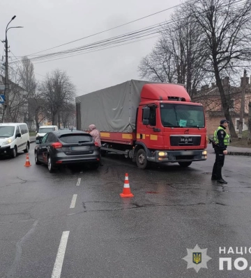 У Вінниці жінку на переході спочатку збила вантажівка, а потім переїхав легковик, - поліція