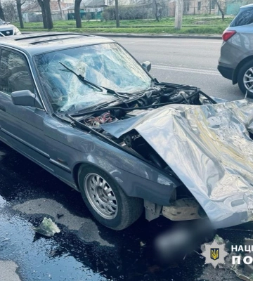 В Одесі BMW зіткнувся з маршруткою: постраждали люди, водій легковика втік
