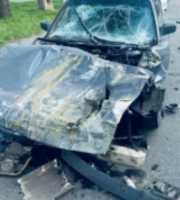 В Одесі маршрутка зіштовхнулася з BMW: постраждали п'ятеро людей, водій легковика втік