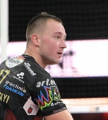 «Це дико». Олімпійський чемпіон дав жорстку оцінку вчинку волейболіста Плотницького