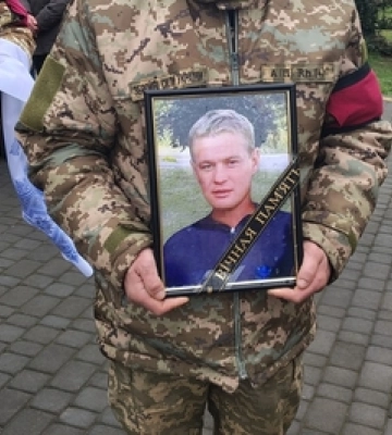 Єдиний син у батьків: на Волині прощатимуться з Героєм  Богданом Устіновим