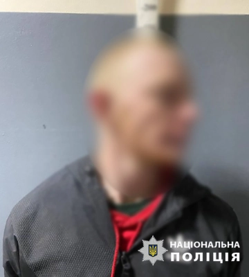 У Києві поліція затримала двох виродків, які на вулиці нещадно побили випадкового перехожого