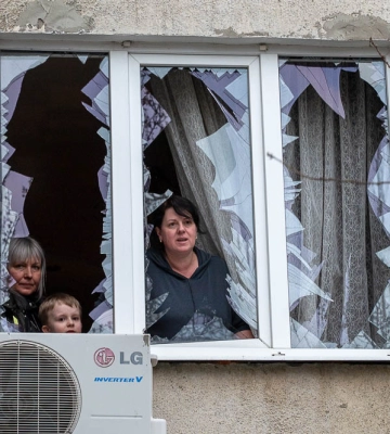 Російський безпілотник &quot;Молнія&quot; влучив у багатоповерховий будинок у Київському районі Харкова 2 квітня: наслідки
