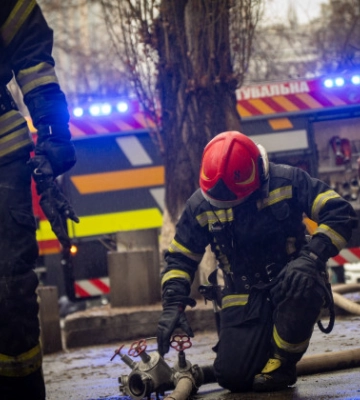 У Києві на Велика Васильківська спалахнув заклад громадського харчування, фото