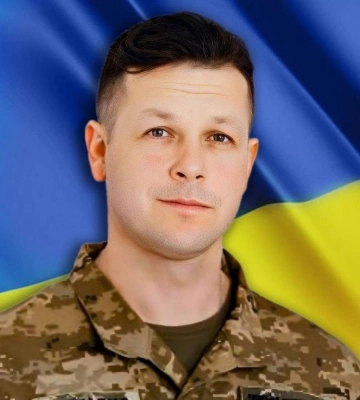 Дружина полеглого захисника Олександра Кожарка просить присвоїти йому звання Героя України