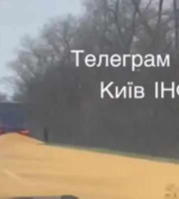 На Київщині фура, яка перевозила зерно, загубила вантаж (відео)