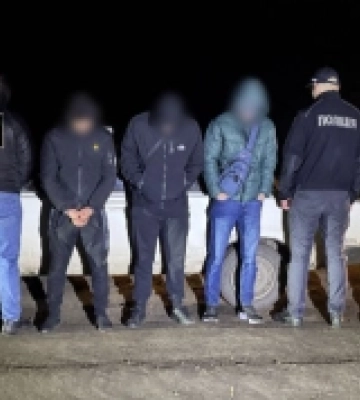 5 000 доларів за квиток до Молдови: на Одещині поліцейські викрили організатора незаконного переправлення чоловіків через кордон