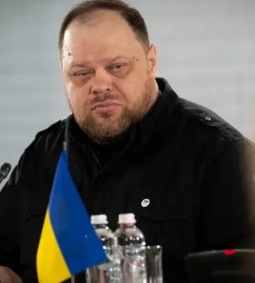 Стефанчук пояснив, чому Порошенка не випустили до США. Реакція опозиції Стефанчук пояснив, чому Порошенка не випустили до США. Реакція опозиції