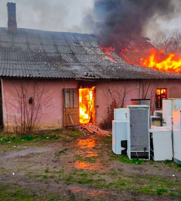 На Буковині горіла майстерня з ремонту побутової техніки На Буковині горіла майстерня з ремонту побутової техніки