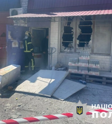 В Киеве на рынке «Юность» произошел взрыв: один человек погиб, другой — ранен, фото