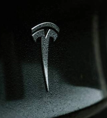 Продажі Tesla впали до рівня дворічної давності: скільки машин продали за перший квартал