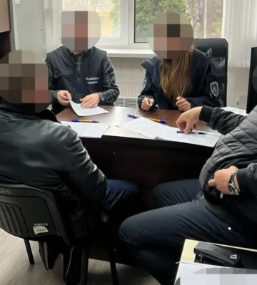 Война для народа, а деньги - для депутата: &quot;служил&quot;, не выходя из дома