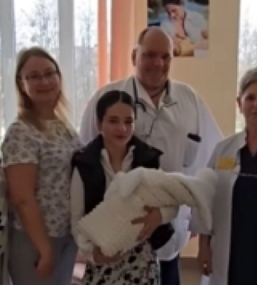 У Рівненському перинатальному виписали немовля, яке народилось з вагою 890 гр