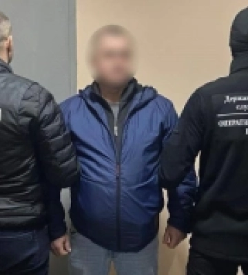 Слідчі Воловця на Мукачівщині затримали киянина, що переправляв військовозобов'язаних за кордон