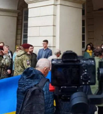 У Львові відзначили 35-ту річницю підняття синьо-жовтого прапора над Ратушею: фоторепортаж