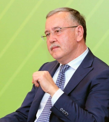 Экс-министр обороны Украины Гриценко в 2013 году "случайно не заметил", что Россия готовится к захвату Крыма, - СМИ Экс-министр обороны Украины Гриценко в 2013 году "случайно не заметил", что Россия готовится к захвату Крыма, - СМИ