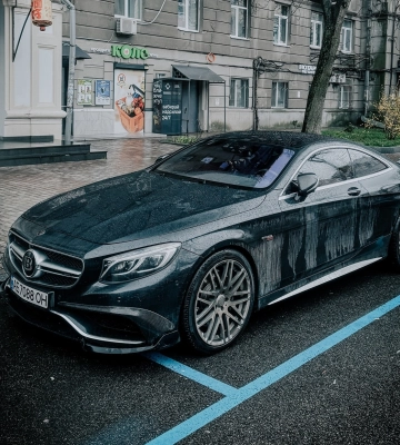 В Киеве засветился очень редкий 850-сильный спорткар Mercedes Brabus 
