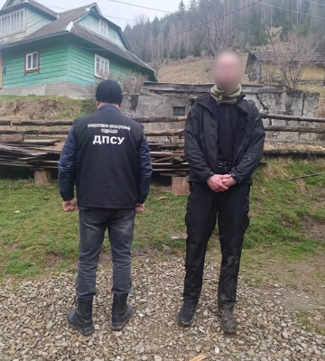 Прикордонники Чернівецького загону врятували життя дніпрянину. З'явилося відео