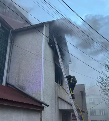 У Хусті сталася пожежа в двоповерховому житловому будинку