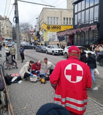 У Тернополі посеред вулиці помер чоловік