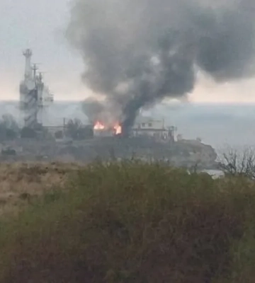 В Севастополе разгорелся пожар у Военно-морского училища