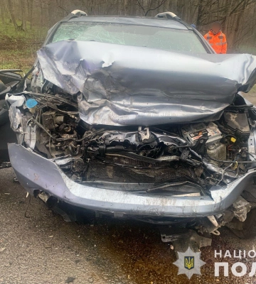 У Вінниці внаслідок зіткнення легковиків постраждали обидва водії та загинув пасажир. ФОТО