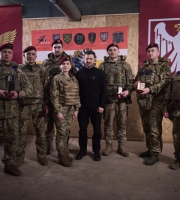 Зеленський нагородив захисників, які воюють на Курщині 