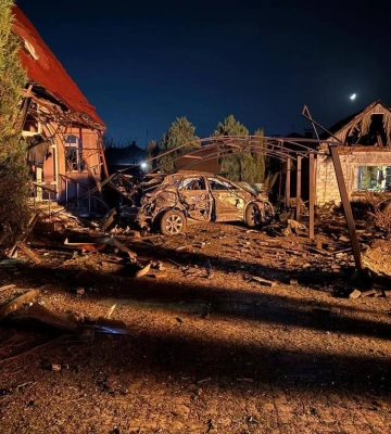 У Дніпрі після атаки дронів загорівся будинок, є постраждалі