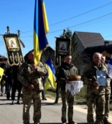 На Волині попрощалися з полеглим воїном Богданом Устіновим