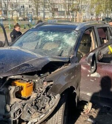Вибухнув автомобіль чиновника на Дніпропетровщині: постраждав він та його дружина. ФОТО
