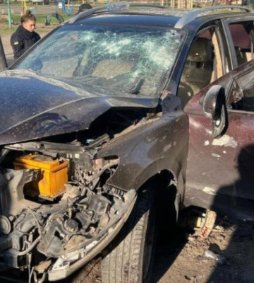 У Дніпрі вибухнув автомобіль — постраждали посадовець та його дружина, фото