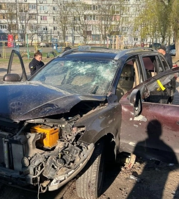 В Днепропетровской области взорвался автомобиль местного чиновника: он и жена ранены