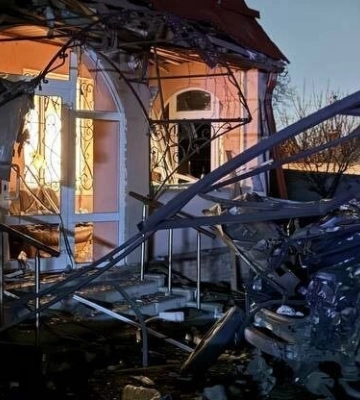 Уночі Росія атакувала Київщину: загорівся автосалон, є  поранені 