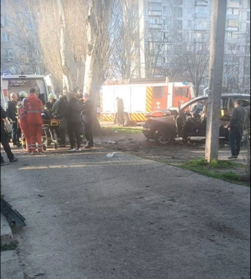Вибух авто на Дніпропетровщині: постраждав посадовець з дружиною