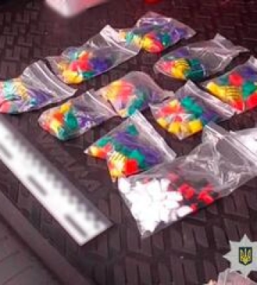 У Полтаві затримали чотирьох чоловіків, які розповсюджували наркотики