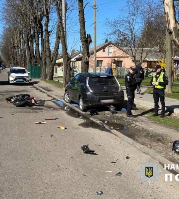 У Рівному знову ДТП з мотоциклістом: керманичу двоколісного відірвало палець