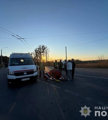 На Волині велосипедистка потрапила під колеса автівки: жінка в реанімації
