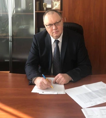 На Дніпропетровщині вибухнуло авто посадовця: він та його дружина постраждали