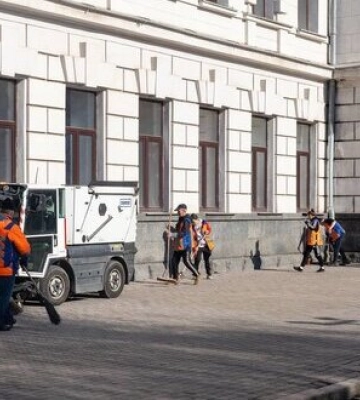 Атака &quot;шахедів&quot; на Дніпро: пошкоджено будівлю облради. ФОТОрепортаж