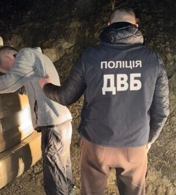 Переправляли ухилянтів через кордон за $5 тис.: затримано лісника та його спільника на Івано-Франківщині, - ДБР. ФОТОрепортаж