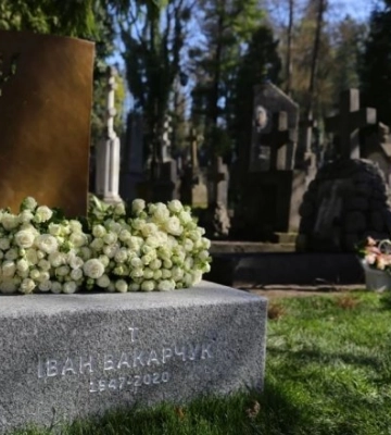 На Личаківському цвинтарі у Львові відкрили пам’ятник Івану Вакарчуку