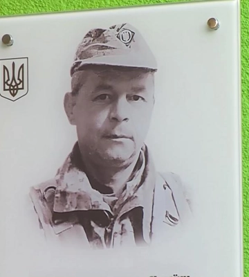 У селі на Вінниччині відкрили меморіальну дошку загиблому захиснику Олегу Кофану