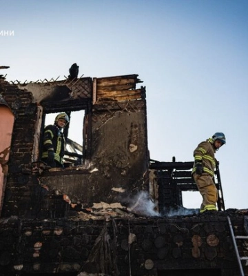 У Харкові завершили аварійно-рятувальні роботи на місці влучання безпілотника у житловий будинок