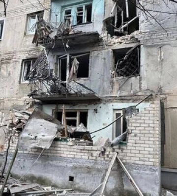 Атаки РФ на Херсон та область: П’ять осіб поранено, пошкоджено багатоповерхівки, лікарню, заклад освіти, автомобілі медиків та волонтера. ВІДЕО+ФОТОрепортаж