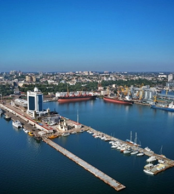 Для выхода в Черное море Польша хочет купить порт в Одессе